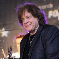 EDDIE MONEY, IDOLE DES ANNÉES 80, EST DÉCÉDÉ